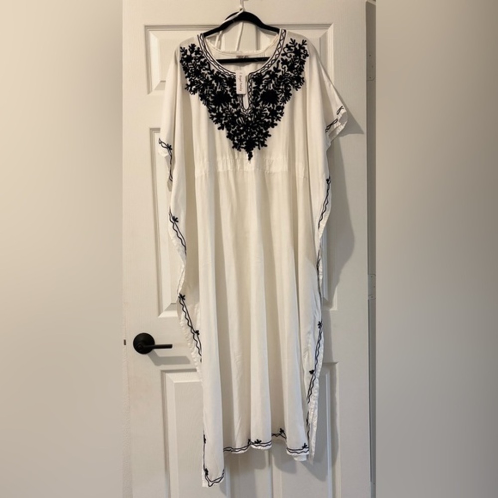 NWT Royal Paisley White with Design Kaftan